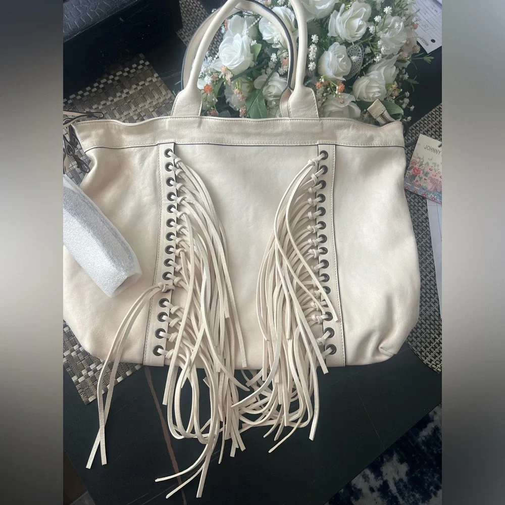 NWT johnny was Ariana italian leather bag